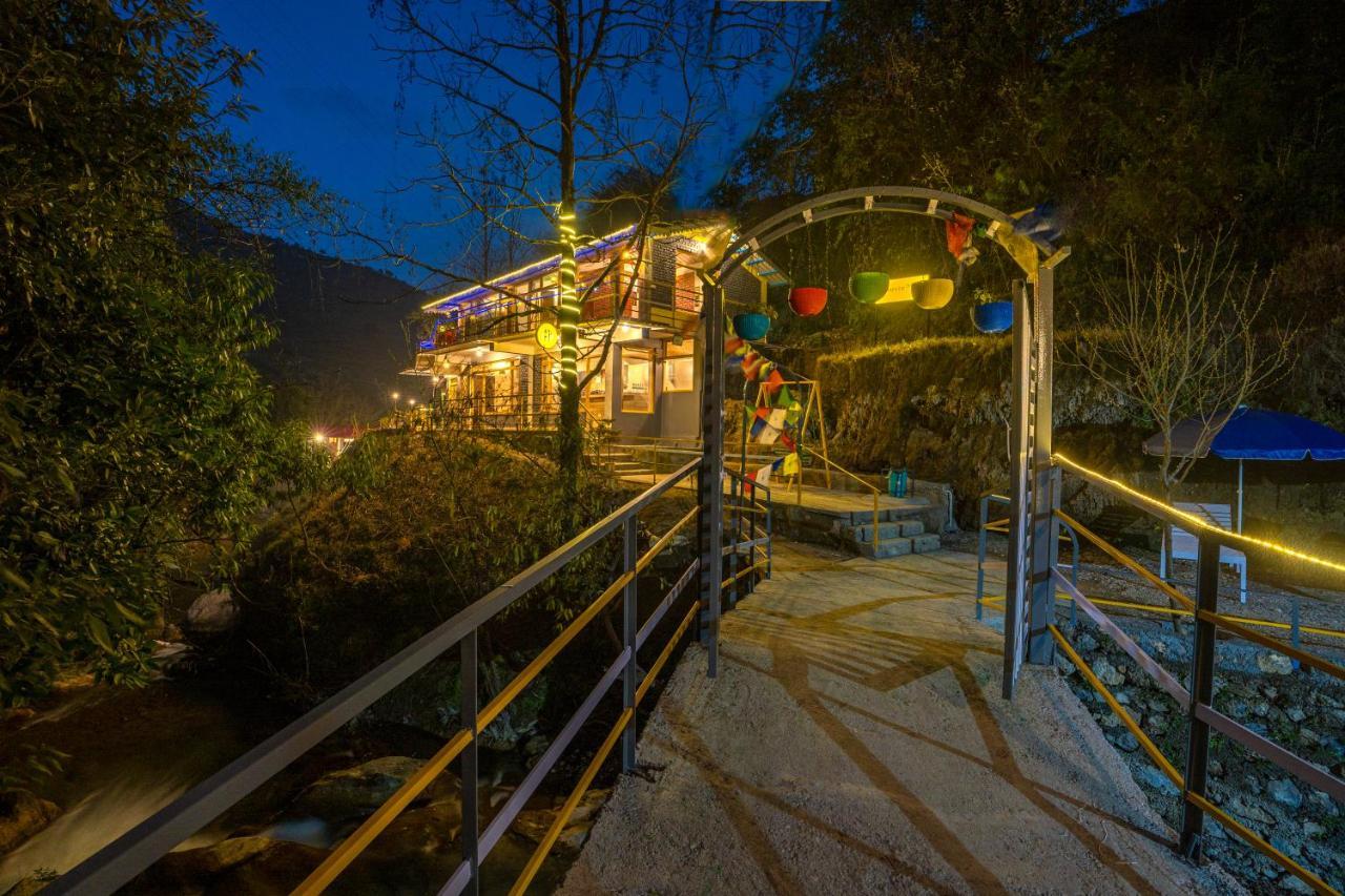 The Hosteller Mussoorie By The Streamside, Kempty Exteriör bild